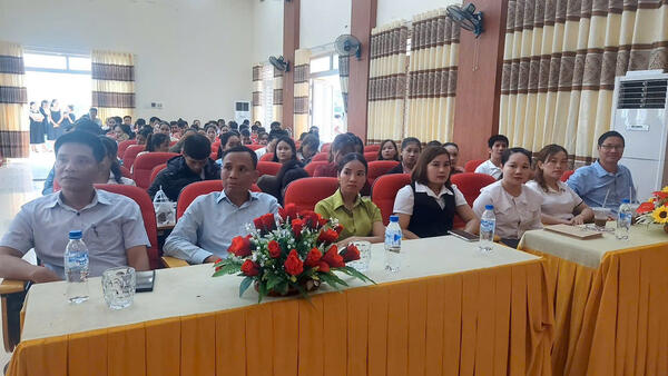 UBND XÃ TỔ CHỨC LỚP BỒI DƯỠNG CHÍNH TRỊ HÈ CHO CÁN BỘ, GIÁO VIÊN TRÊN ĐỊA BÀN XÃ