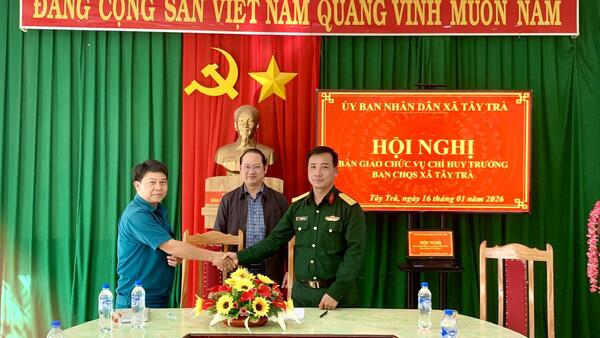 Tây Trà: Hội nghị bàn giao chức vụ Chỉ huy trưởng Ban Chỉ huy Quân sự xã.